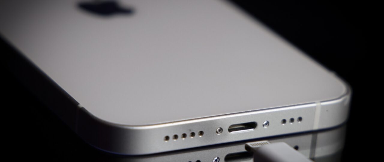 A new unpatchable flaw in Apple chips opens the door to an iPhone jailbreak