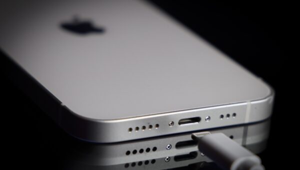 A new unpatchable flaw in Apple chips opens the door to an iPhone jailbreak