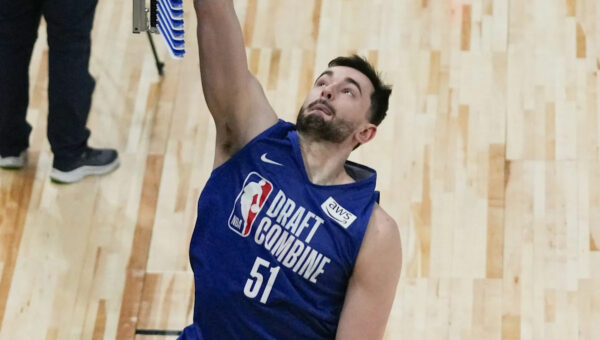 Kings trade picks with Cavaliers to land Alex Karaban at No. 29