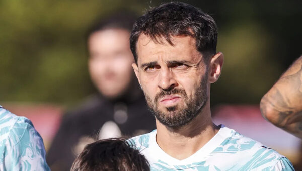 Barcelona caught off guard after free agent midfielder casts doubt on transfer plans