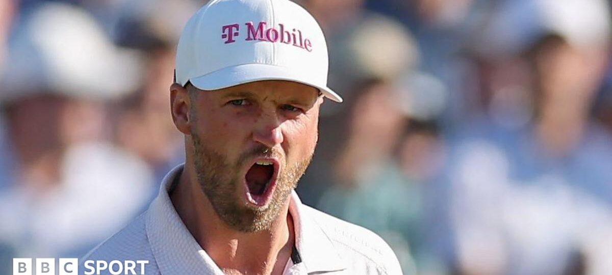 Clark blocks out noise to stumble to US Open title