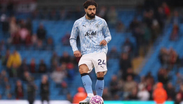 Manchester City believe Barcelona defensive target will renew contract – report