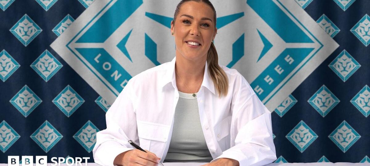 Former England goalkeeper Earps joins London City Lionesses