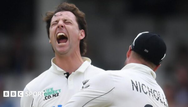 Chaotic England fortnight ends with huge defeat in second Test against New Zealand