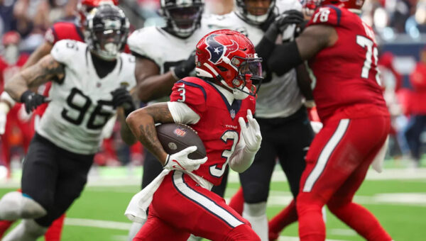 Texans Wide Receivers Generate Buzz Ahead of Training Camp
