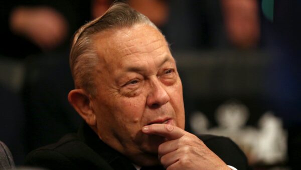 David Sullivan steps down as West Ham chairman as he fights ‘false allegations’ about private life