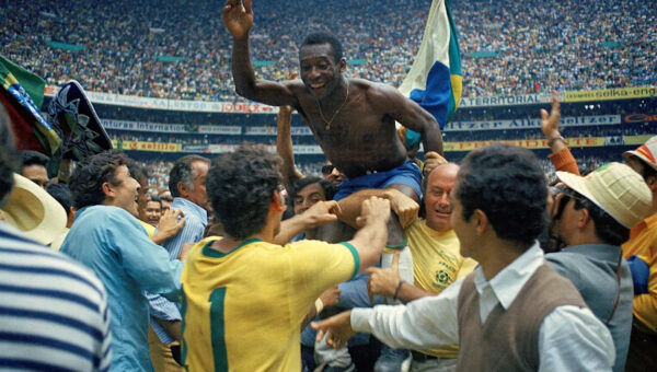 Will anyone ever match him? Fifa hails Pelé, sole 3⃣-time World Cup winner