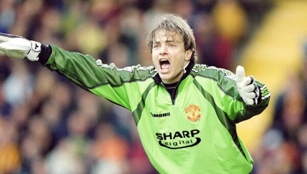 Mark Bosnich: Former Man United keeper suffers bizarre injury