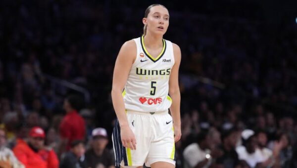 Paige Bueckers' absurd assist total overcomes Odyssey Sims' nasty injury for Dallas Wings