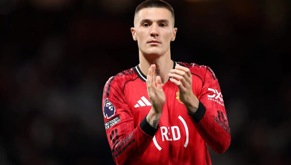 Barcelona identify three alternatives for Julian Alvarez including Manchester United striker