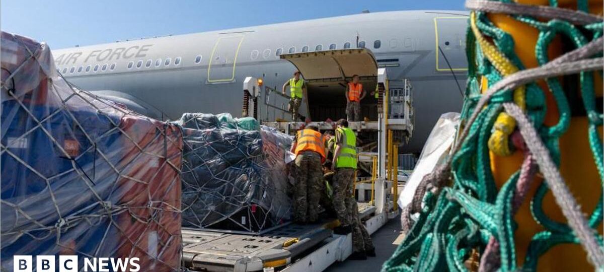 UK search team joins Venezuela earthquake rescue effort