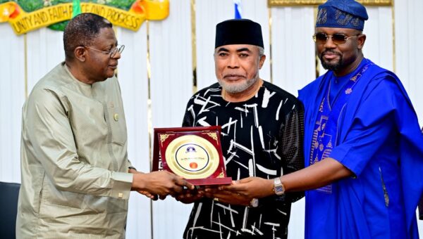 Bola Ahmed Tinubu’s re-election momentum grows as Zack Orji leads RTIFN medical outreach, solidarity rally