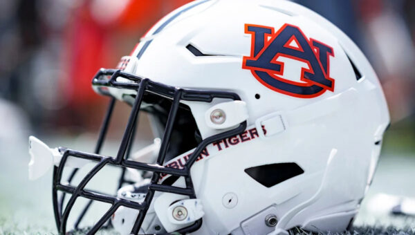 Auburn delivers unique pitch to 2027 two-way star Tae Walden