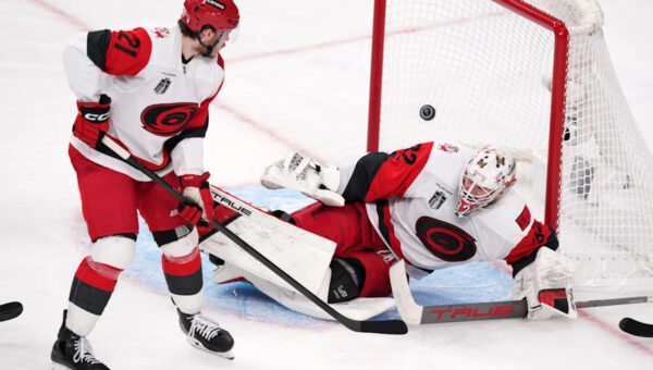 Brind'Amour not disclosing goaltender decision for Game 4 of Stanley Cup Final