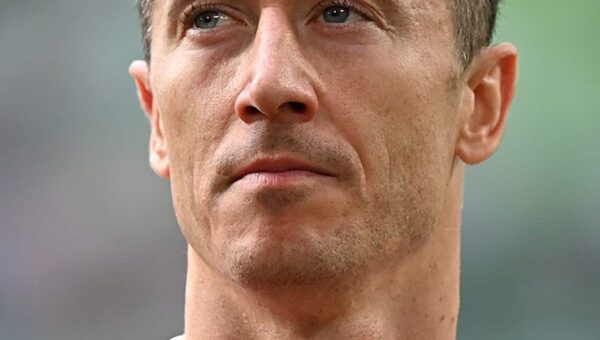 EPL: Man Utd told to sign Lewandowski