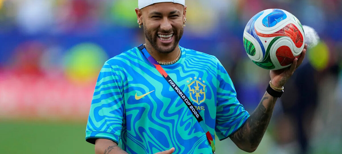 Neymar arrives with Brazil as lineups for World Cup match against Scotland await