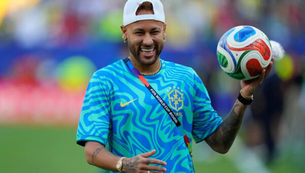 Neymar arrives with Brazil as lineups for World Cup match against Scotland await