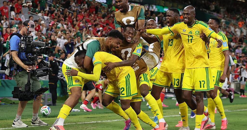 South Africa beat South Korea to reach knockouts for first time