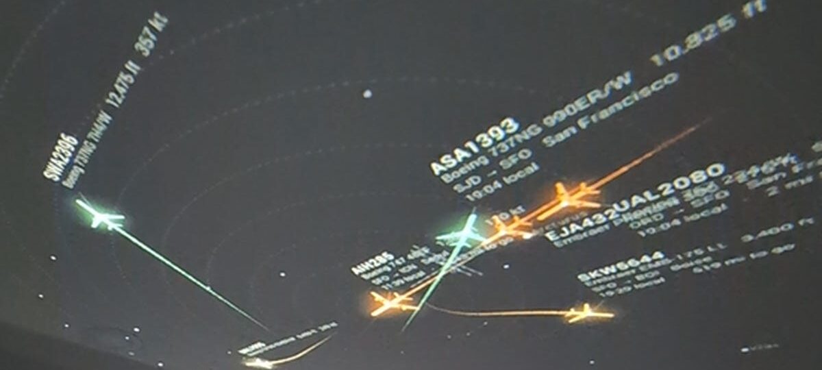 I live next to a major airport, and vibe-coded a plane tracker that turns my ceiling into a live flight map
