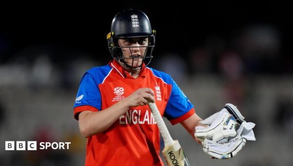 England beat Ireland but Sciver-Brunt in injury scare