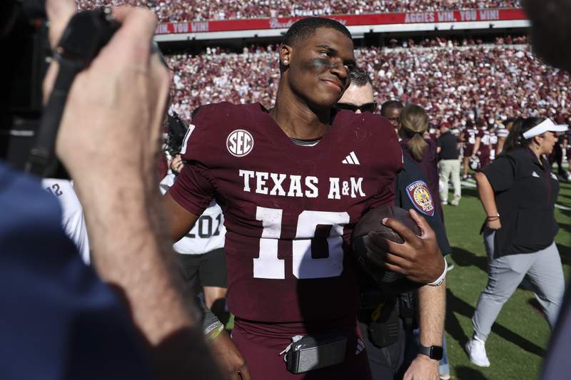 “Messi Has No Idea Who That Is”: Fans React as Texas A&M’s Marcel Reed Meets Lionel Messi