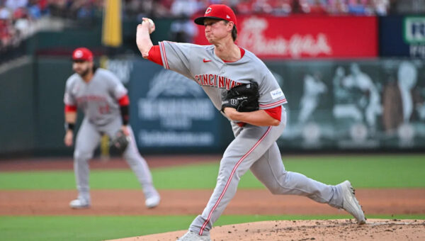Reds drop to 2-11 in division play with ugly loss to Cardinals