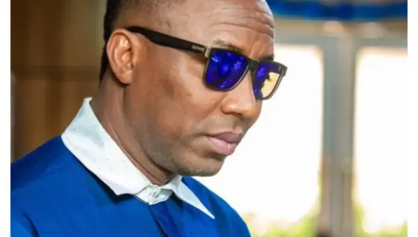 Moment DSS dragged Sowore into custody after remand order [VIDEO]