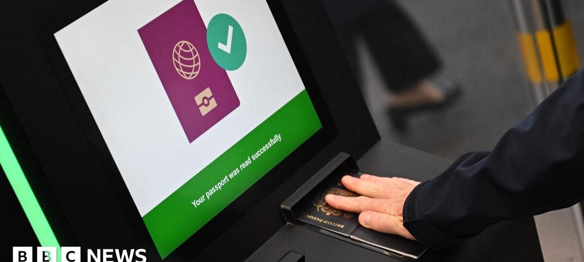 Why are there holiday delay warnings over the EU's new border system?