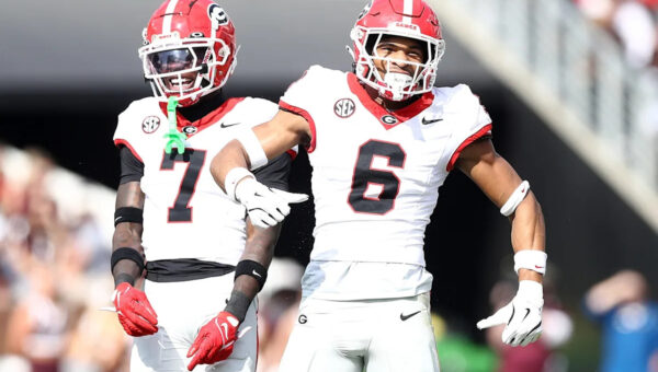 Elite DB, son of 10-year NFL veteran, commits to Georgia rival