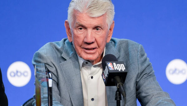 Former Lakers coach Paul Westhead gets lifetime achievement award