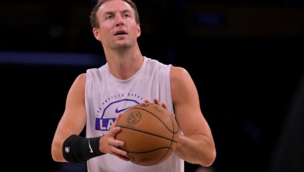 Lakers battle West rival for Luke Kennard’s free agent contract