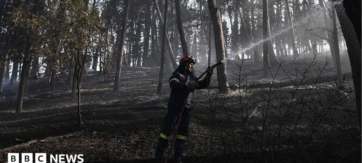 Firefighters struggle to contain deadly Greek wildfire