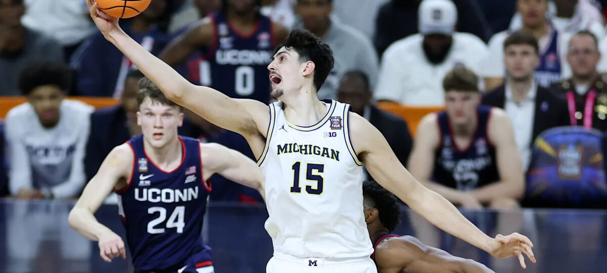 Warriors select Michigan big in first round of new CBS NBA mock draft