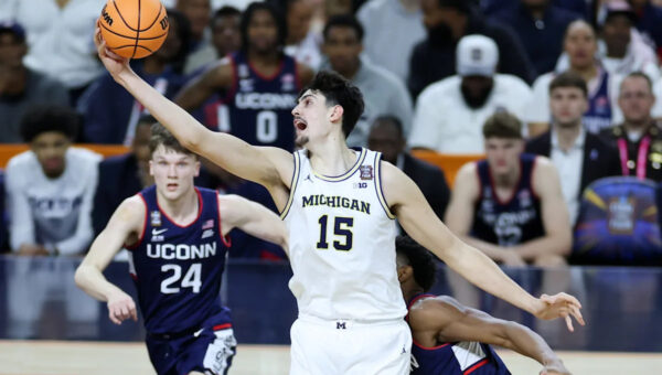 Warriors select Michigan big in first round of new CBS NBA mock draft