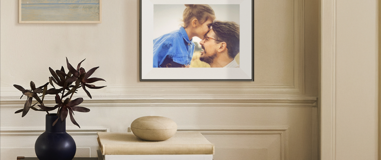 Aura’s impressive e-ink photo frame doesn’t even look digital