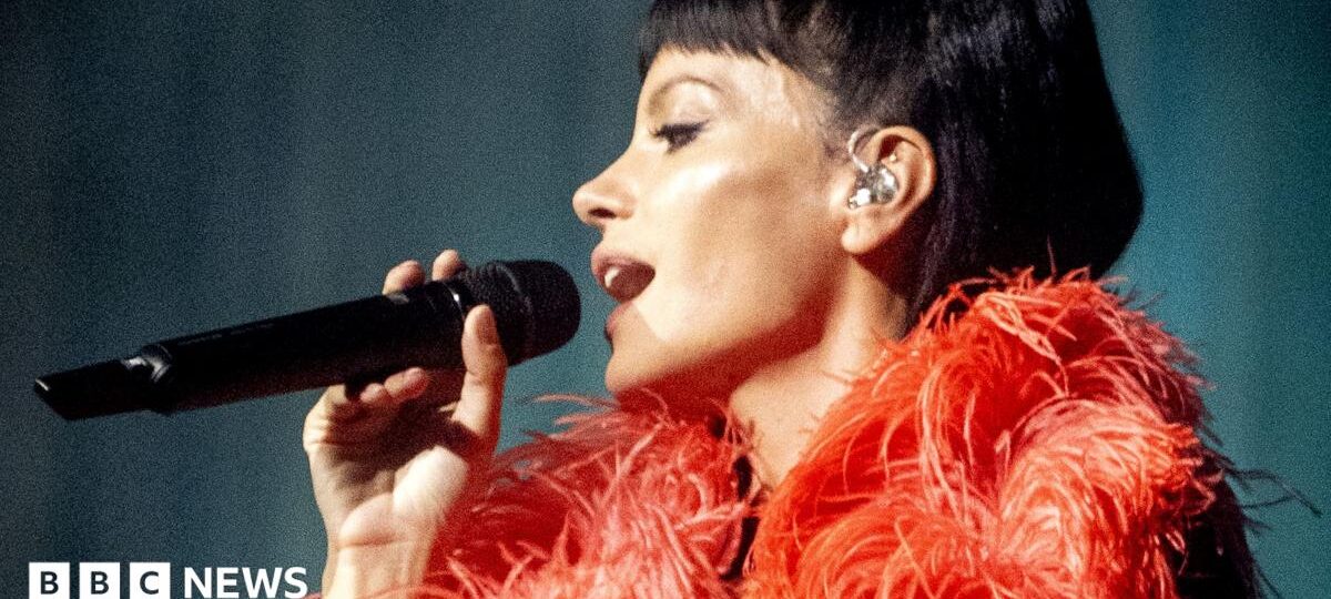 Lily Allen defends tour after some fans criticise show length