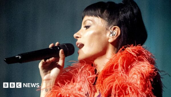 Lily Allen defends tour after some fans criticise show length