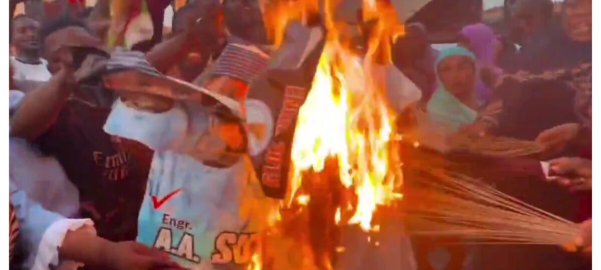 2027: Nasarawa residents burn Gov Sule’s campaign posters [VIDEO]