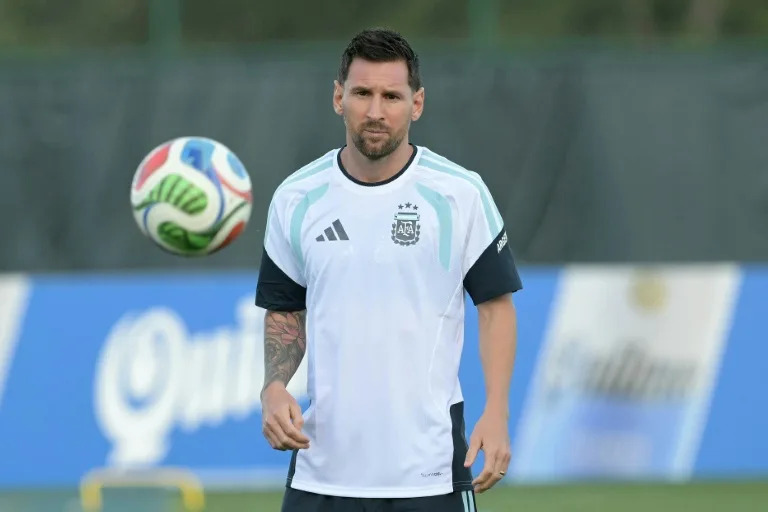Heavyweights Argentina and France start World Cup quests