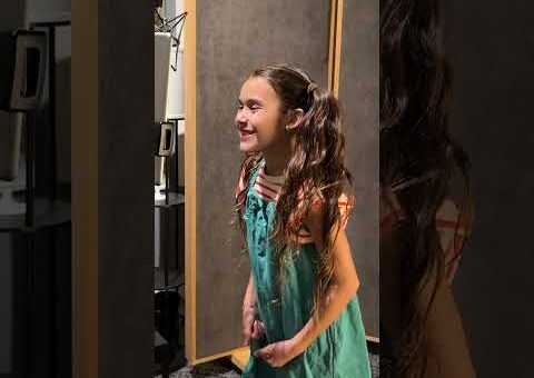 SING IT! 🎤 Natasha Bedingfield Emmie COVER Singalong Nursery Rhyme #kids #shorts