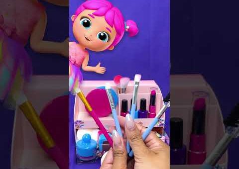 Squeaky Clean! 💄 Emmie’s Magic Makeup Box Cleanup Party #kids #shorts
