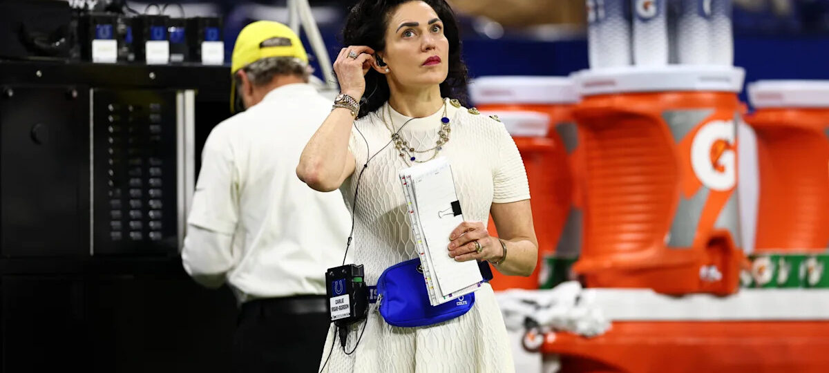 Colts owner Carlie Irsay-Gordon will present Adam Vinatieri at Hall of Fame induction