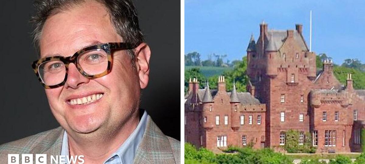 Alan Carr is keeping one unwanted item from his castle auction – see what was sold