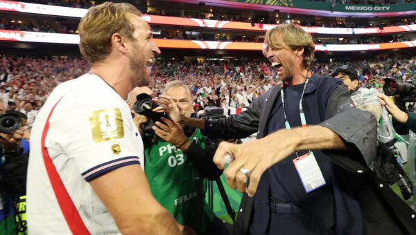 Oasis party with fans: Kane's voice more shot than Mbappé's spot