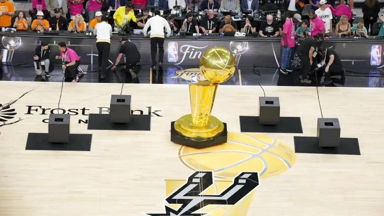 Spurs offered Lakers free agent before making $31M decision