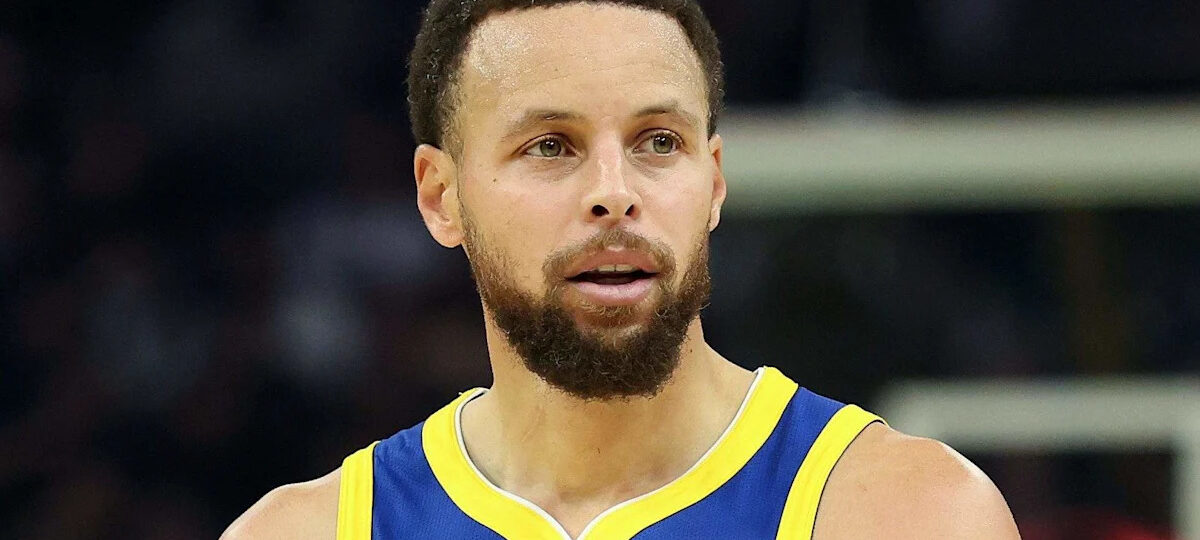 Mavericks Proposed to Trade for Steph Curry in Massive 3-Team Deal for 4 Stars