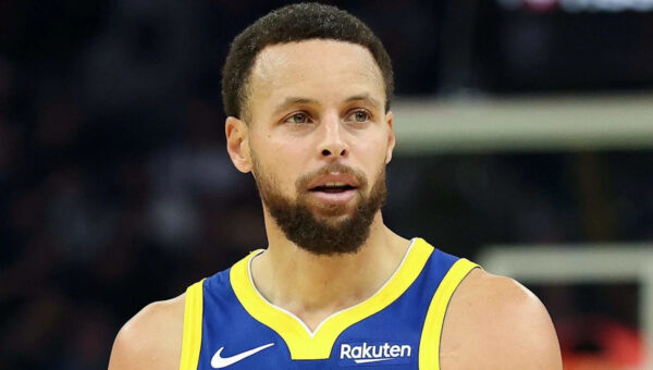 Mavericks Proposed to Trade for Steph Curry in Massive 3-Team Deal for 4 Stars