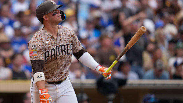 Machado leads rally that carries Padres past Blue Jays 5-4