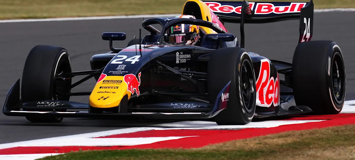 Teenager McLaughlin scores first Formula 3 points