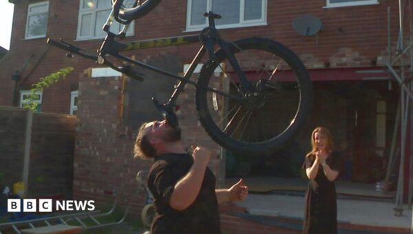 The man who balances bikes, ladders and sheds on his chin